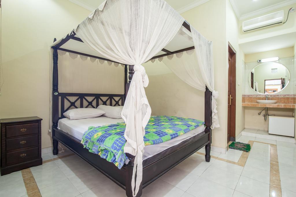 Lori Beach Inn Seminyak Zimmer foto